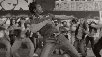 Support dancers for Joe Son Amani